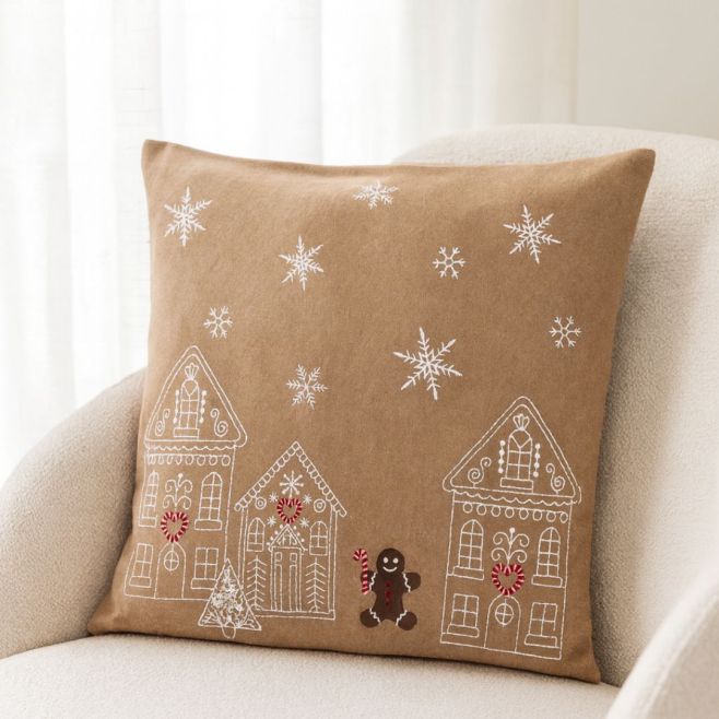 ✨ Vánoční textil dorazil 🎄 Krásné deky, povlaky, běhouny i polštářky, které zútulní každý domov ❤️ Přijďte si vybrat své...