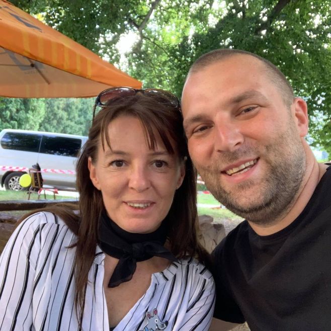 🕯️ O víkendu se u nás rozhodně neflákáme 💪 Balíme vaše objednávky s péčí, úsměvem a radostí – ať k vám dorazí včas, krásně...