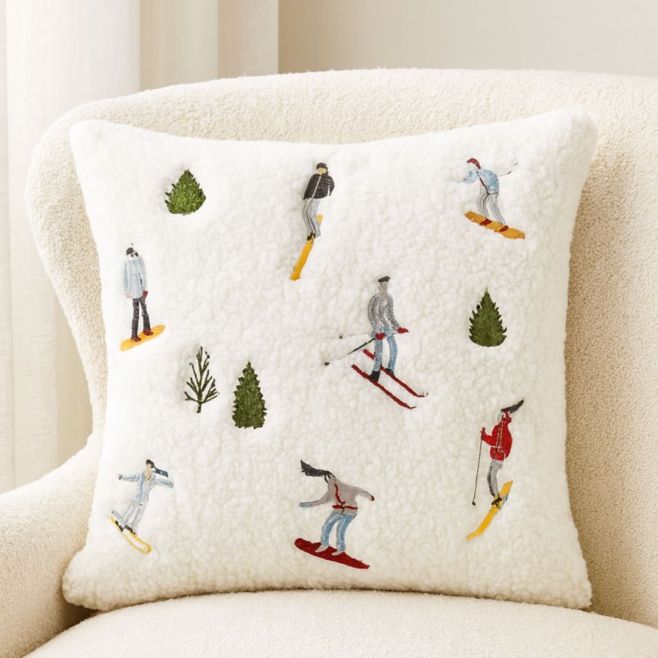 ✨ Vánoční textil dorazil 🎄 Krásné deky, povlaky, běhouny i polštářky, které zútulní každý domov ❤️ Přijďte si vybrat své...